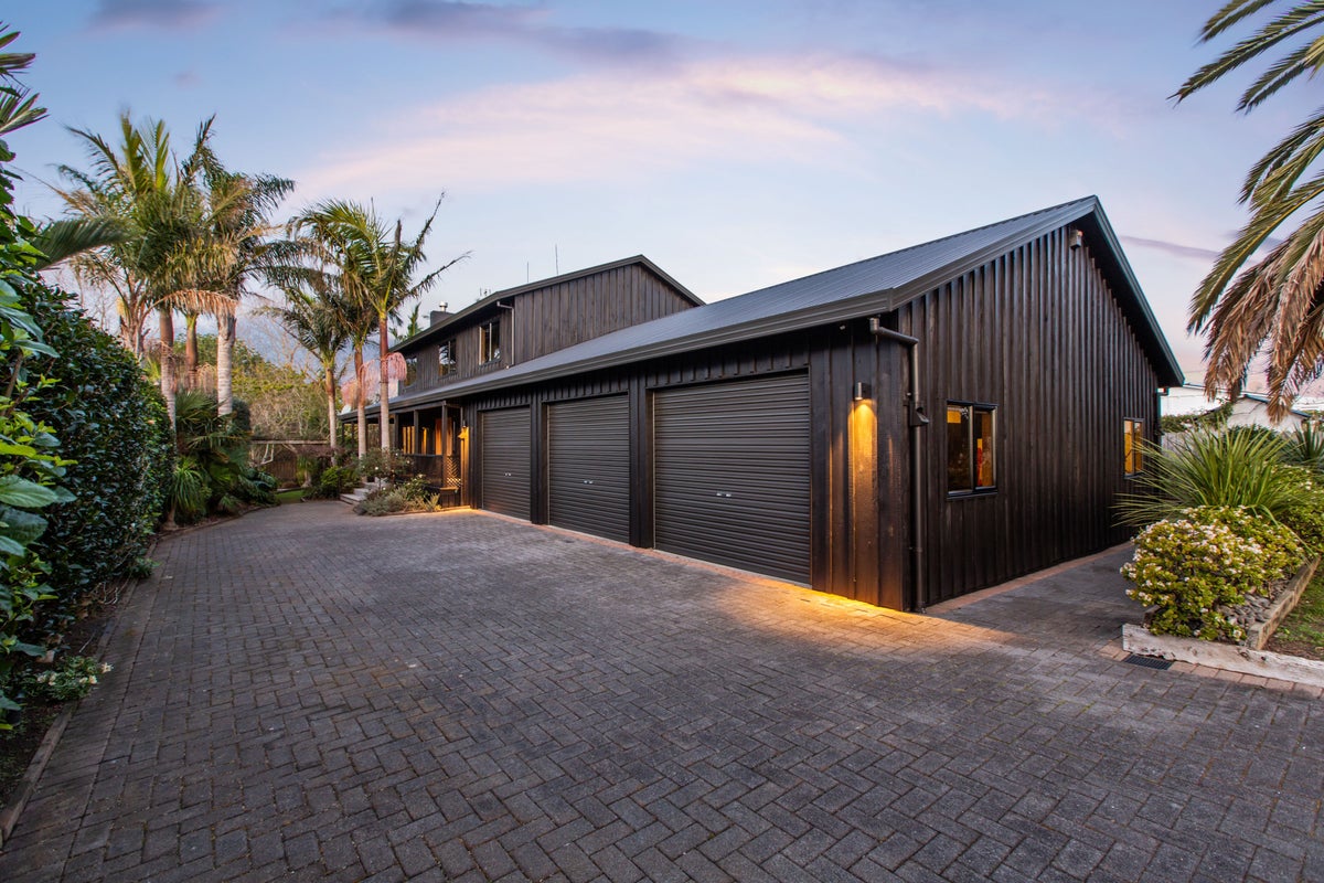 6 Puriri Road, Beachlands, Auckland - Carousel 1