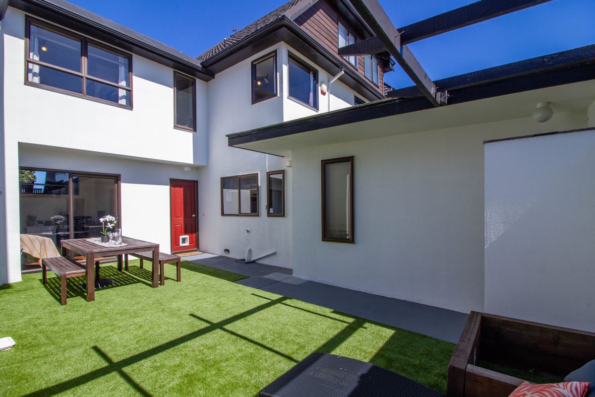 16 Tamahine Street, Maupuia, Wellington - Carousel 2
