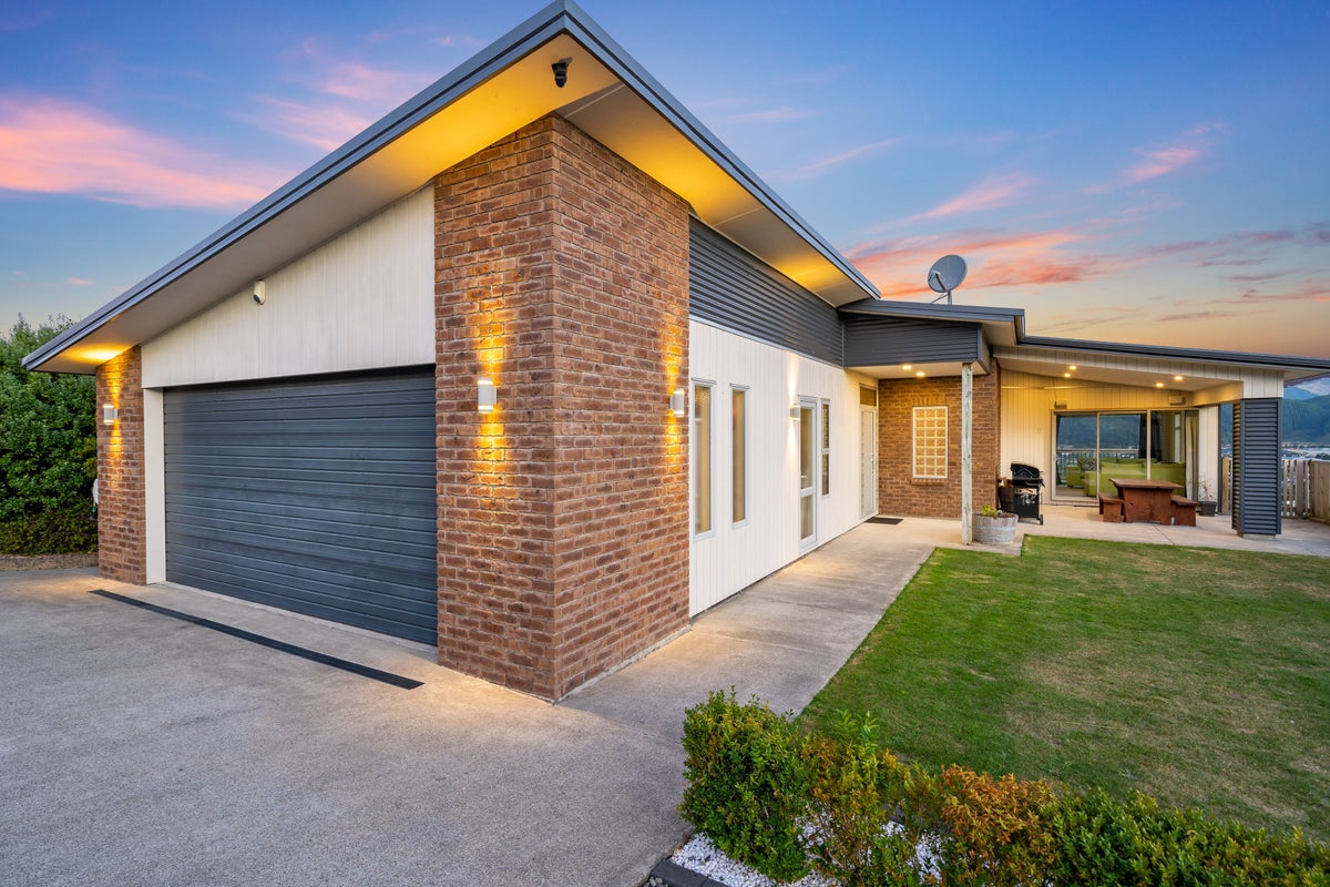 15 James Nairn Grove, Riverstone Terraces, Upper Hutt - Carousel 1