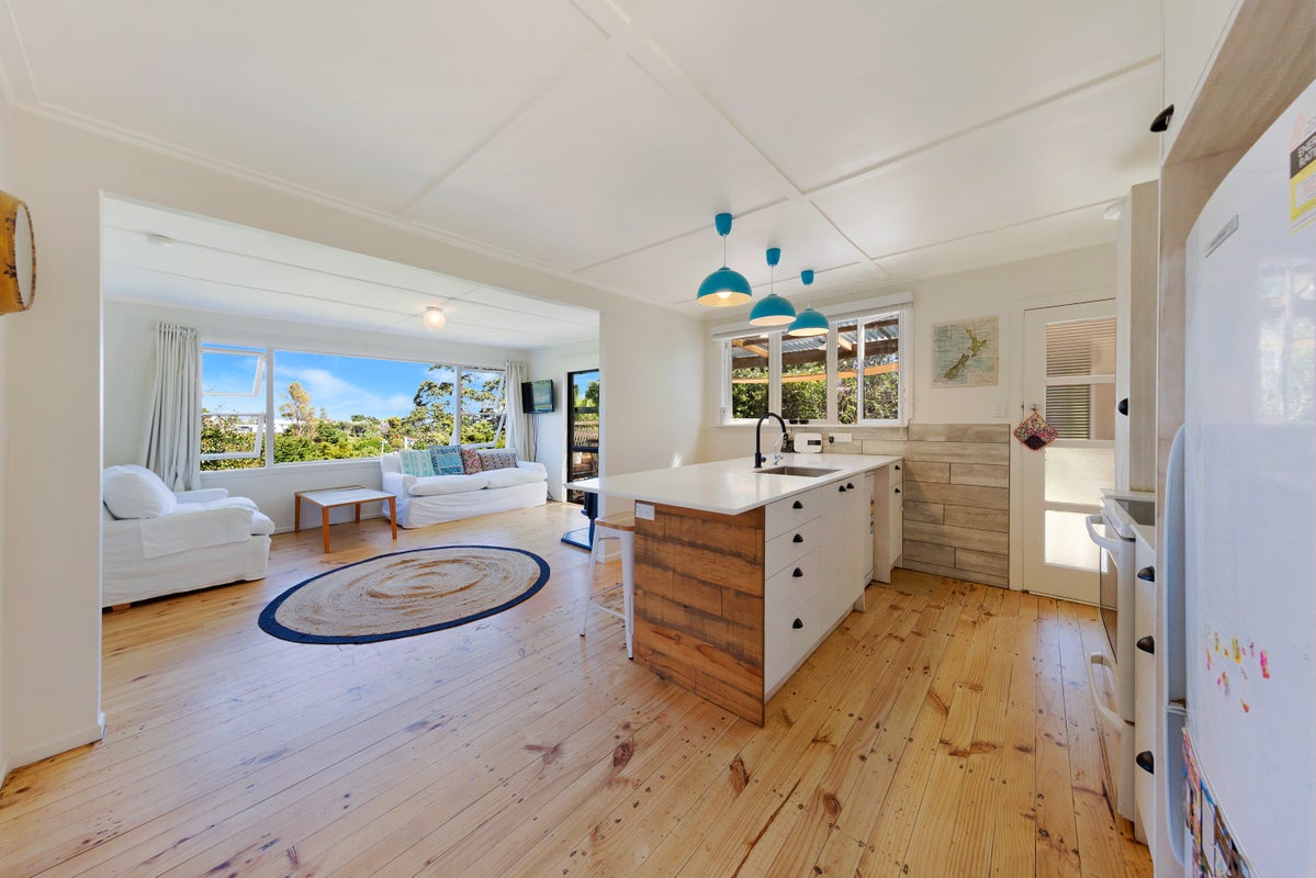 164 Ocean View Road, Oneroa, Waiheke Island - Carousel 1