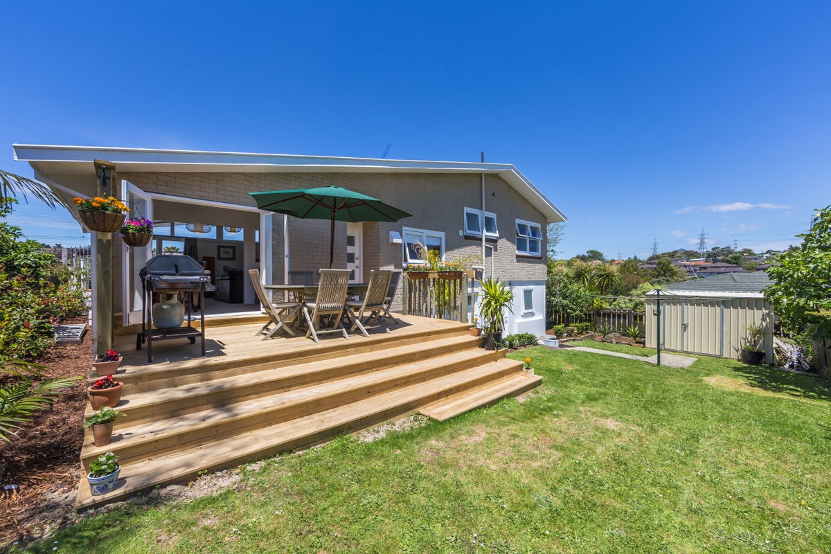 12 Makora Road, Massey, Auckland - Carousel 1