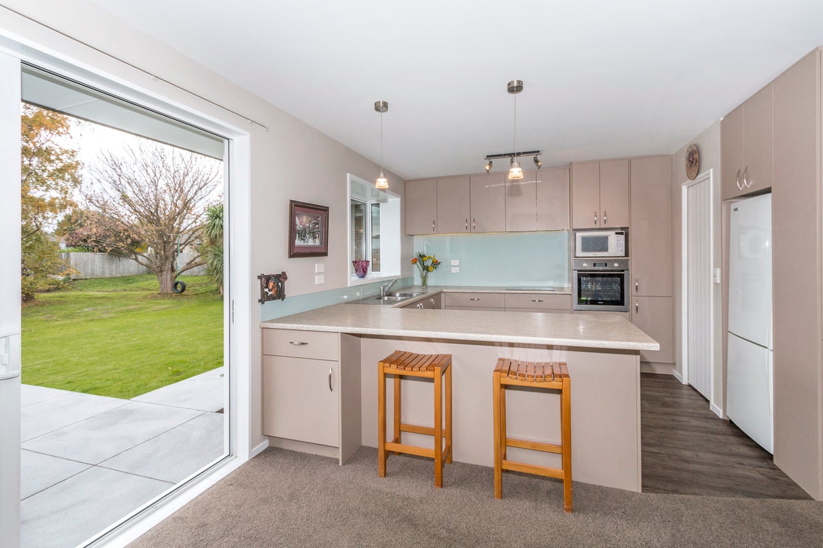 12 Laing Crescent, Heathcote Valley, Christchurch - Carousel 2