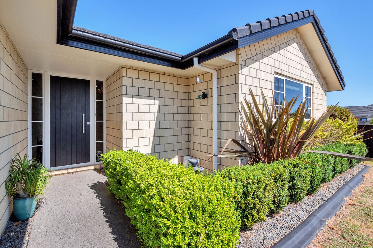 12 Pescara Point, Karaka, Papakura - Carousel 2