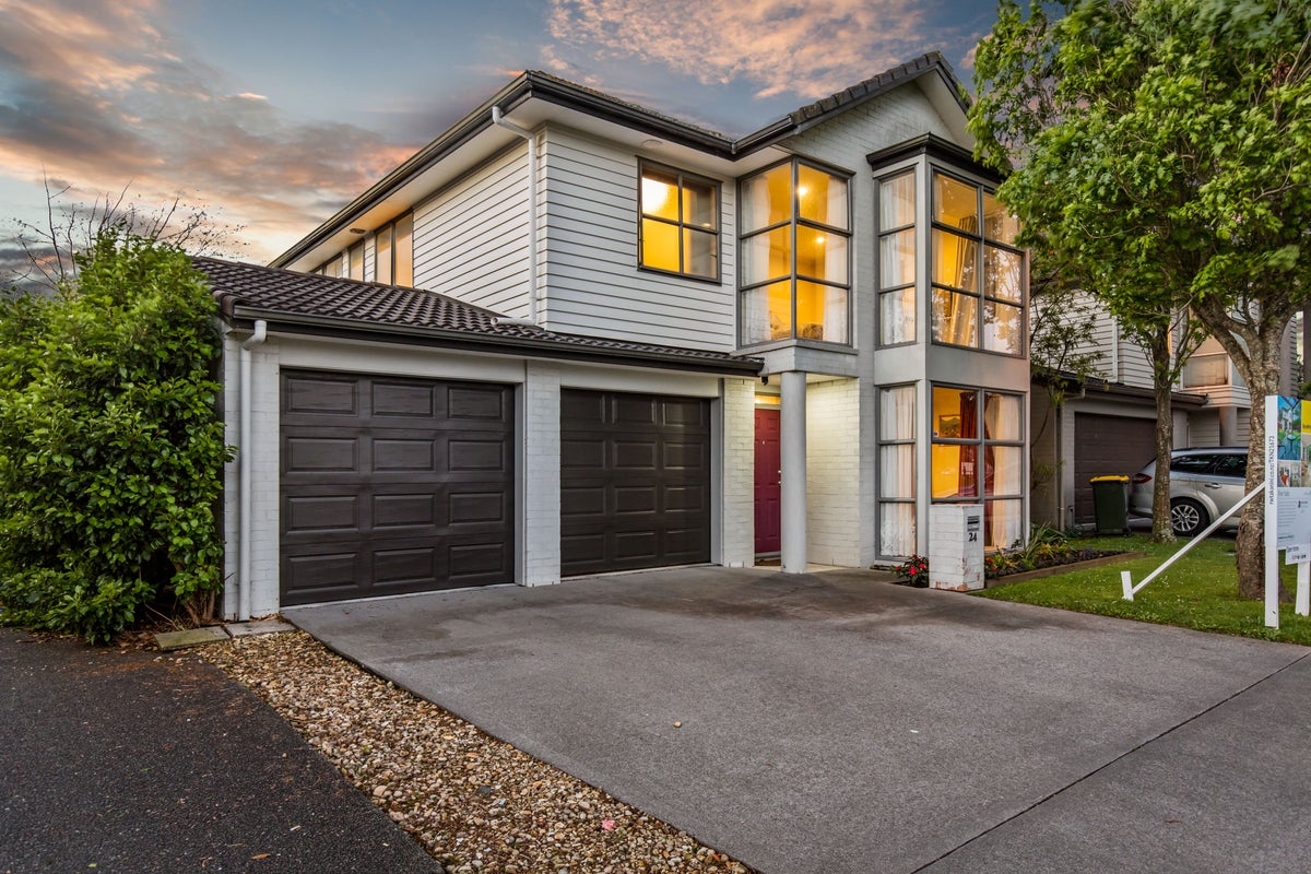 24 Figaro Crescent, Takanini, Auckland - Carousel 1
