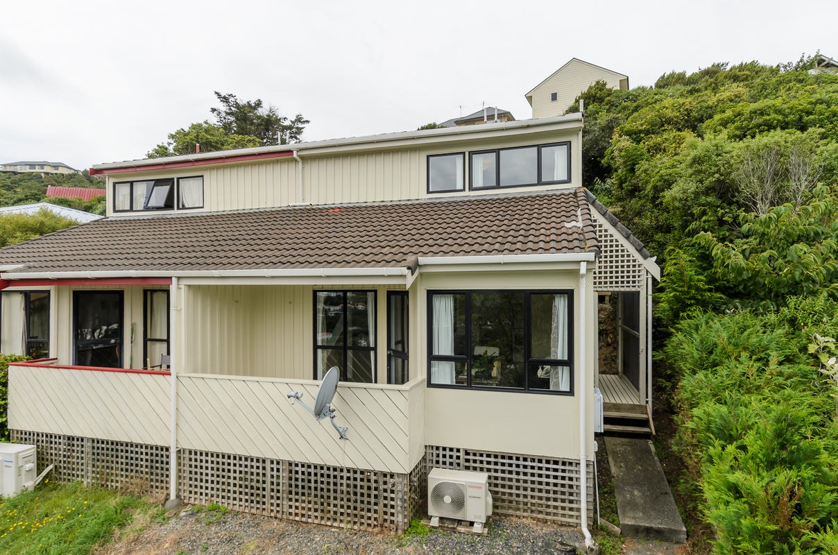 2/8 Emily Way, Karori, Wellington - Carousel 1