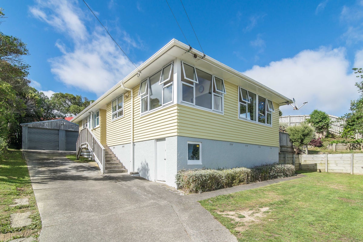 72 Driver Crescent, Cannons Creek, Porirua - Carousel 1