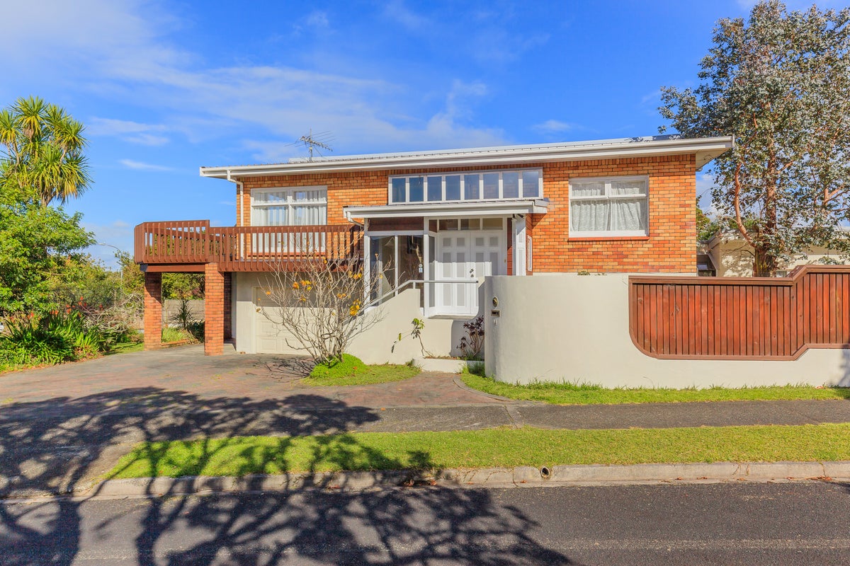 14 Chatswood Grove, Chatswood, Auckland - Carousel 1
