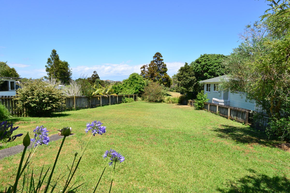 1 Shakespear Road, Army Bay, Whangaparaoa - Carousel 2