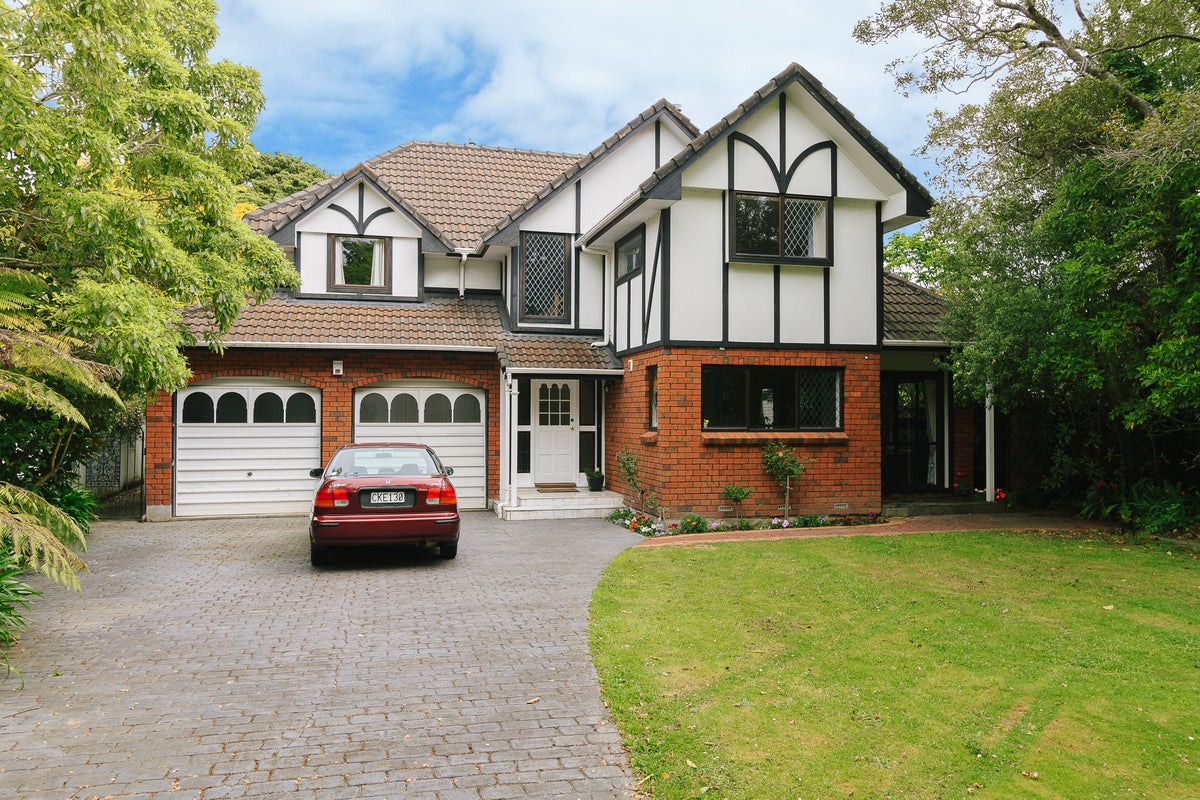 7 Wood Street, Wallaceville, Upper Hutt - Carousel 1