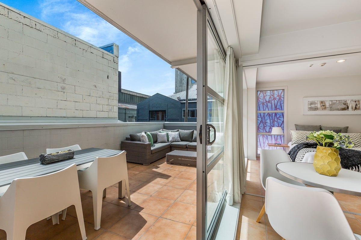 10/8 Clayton Street, Newmarket, Auckland - Carousel 1
