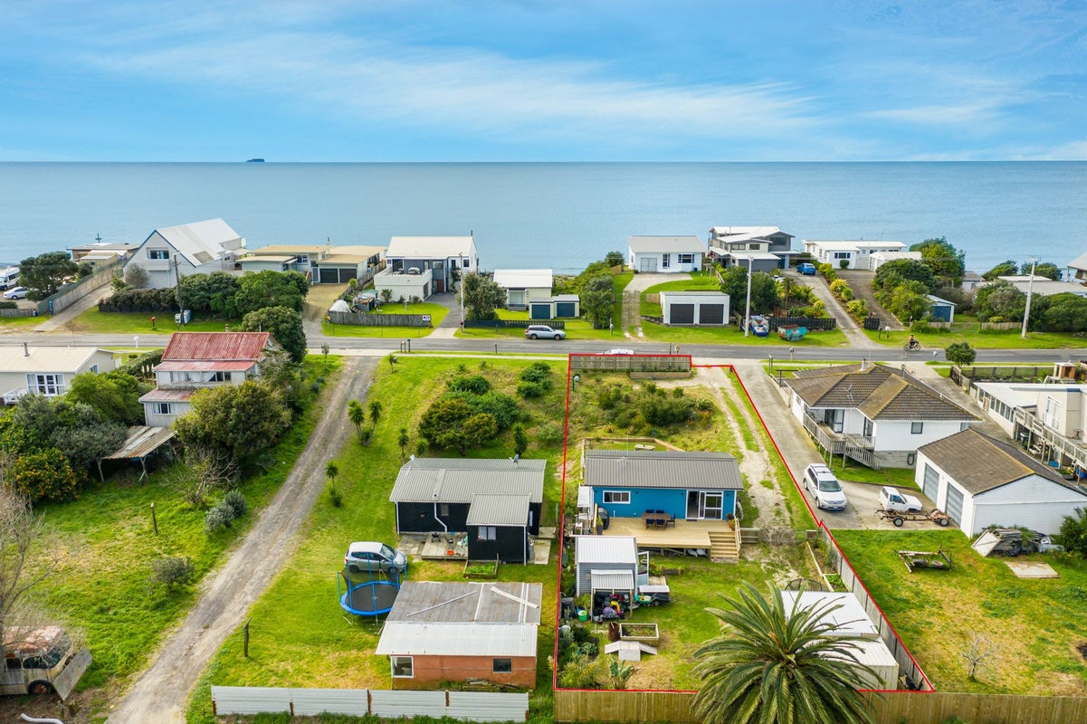 214 Pukehina Parade, Pukehina, Te Puke - Carousel 1