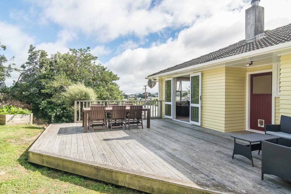 72 Driver Crescent, Cannons Creek, Porirua - Carousel 2