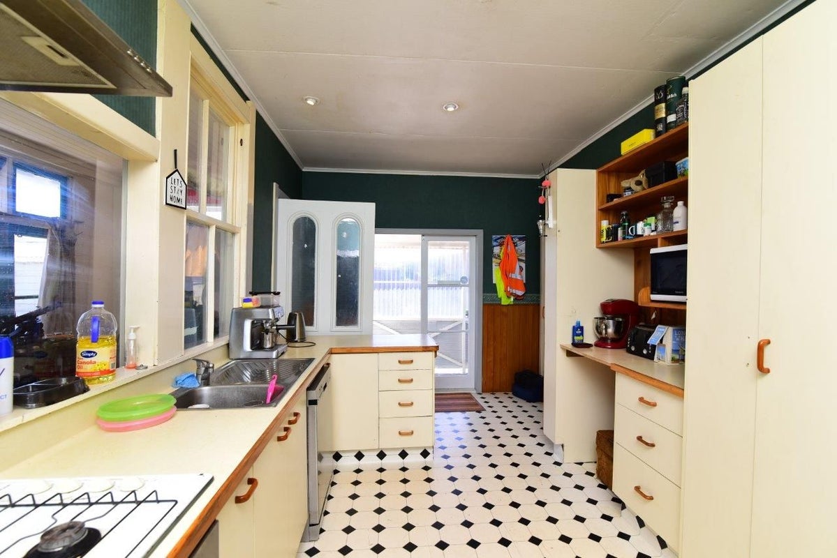 1B Mosston Road, Castlecliff, Whanganui - Carousel 2