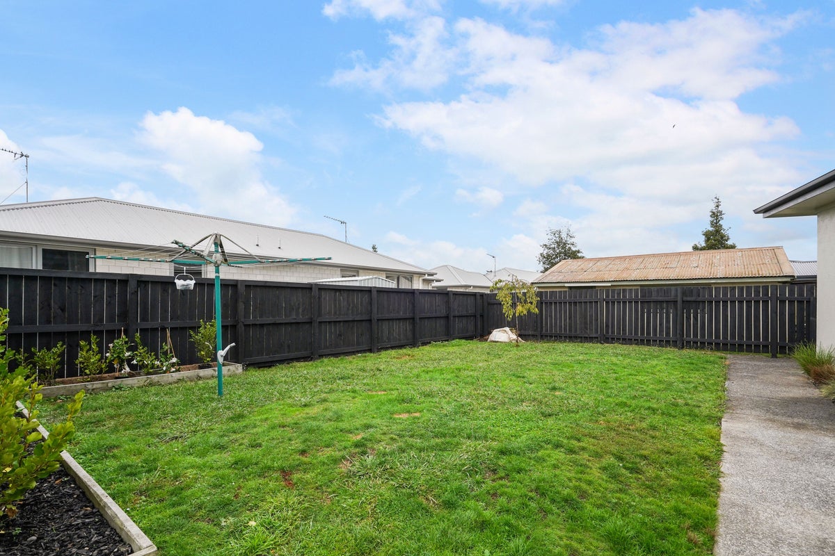 11 Mahana Road, St Andrews, Hamilton - Carousel 17