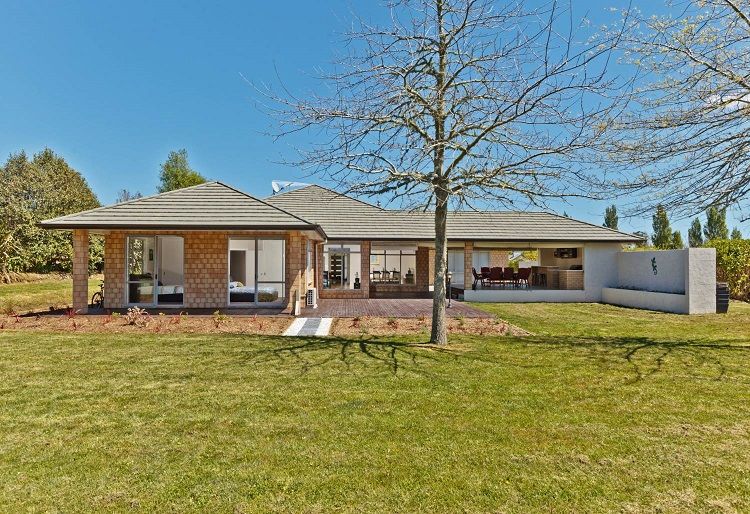 22 Lynwood Grove, Albany - Carousel 2