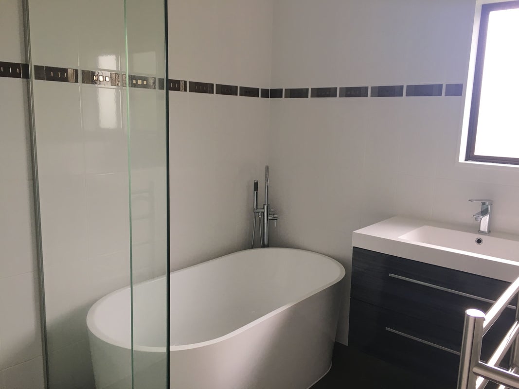 2/24 Barbados Drive, Unsworth Heights, Auckland - Carousel 5
