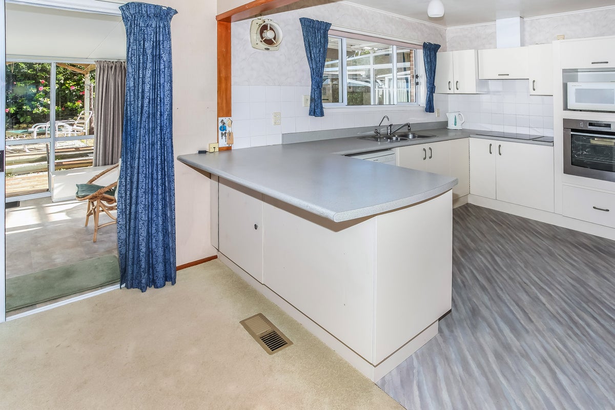 3 Callender Place, Shelly Park, Auckland - Carousel 10