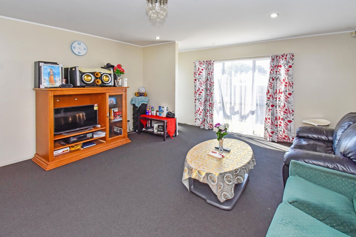 1/5 Volta Place, Clendon Park, Auckland - Carousel 2