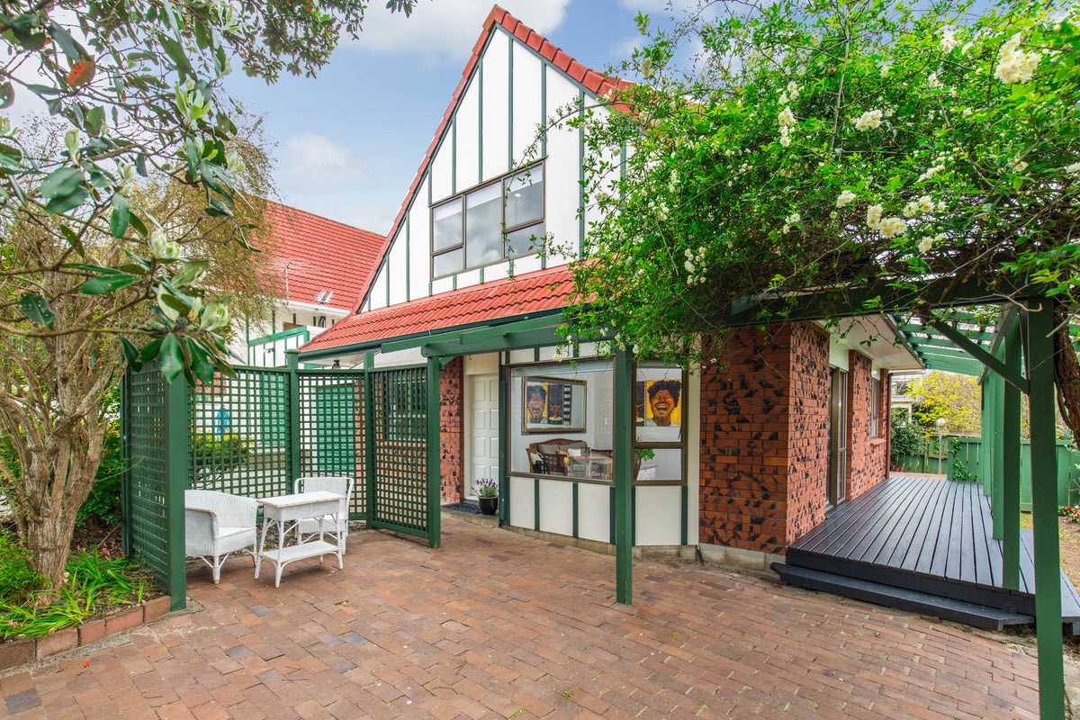 2/33 Birman Close, Half Moon Bay, Auckland - Carousel 1