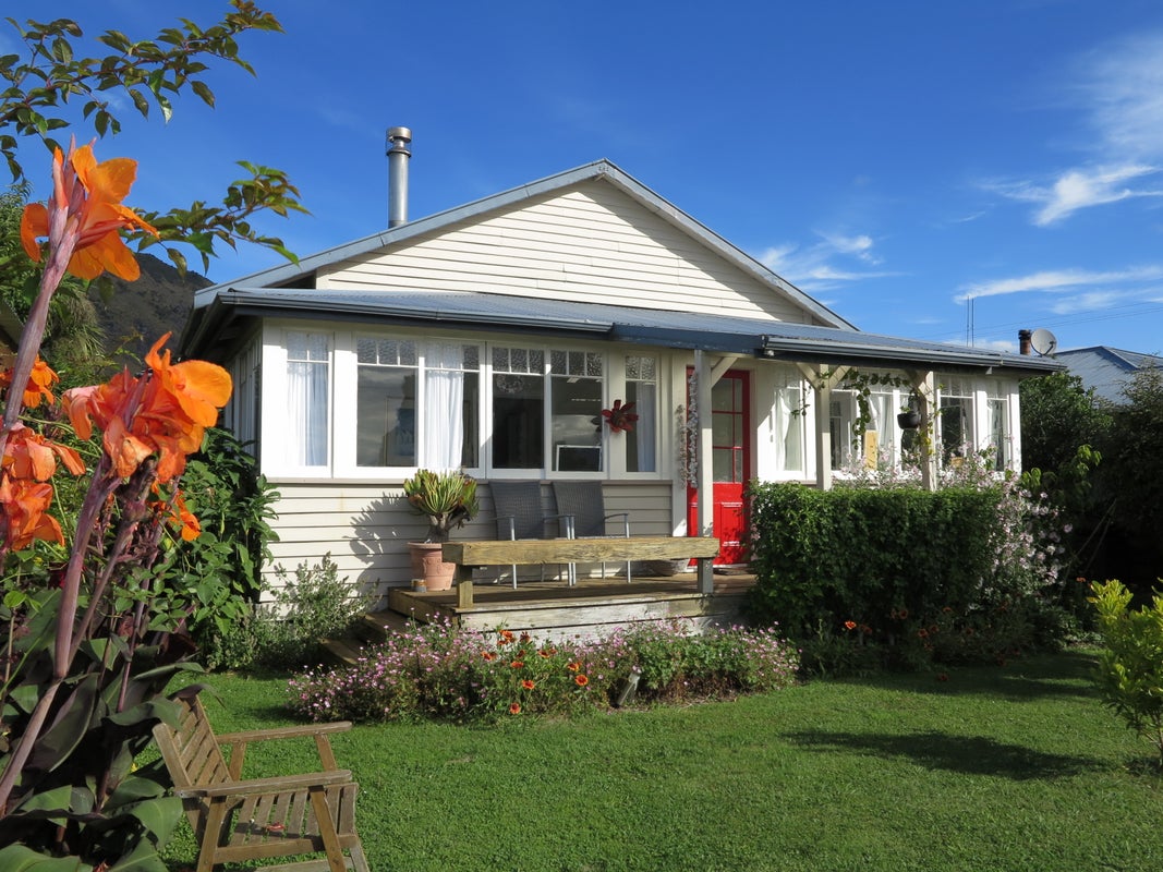 406 Glenview Road, Motupipi - Carousel 1