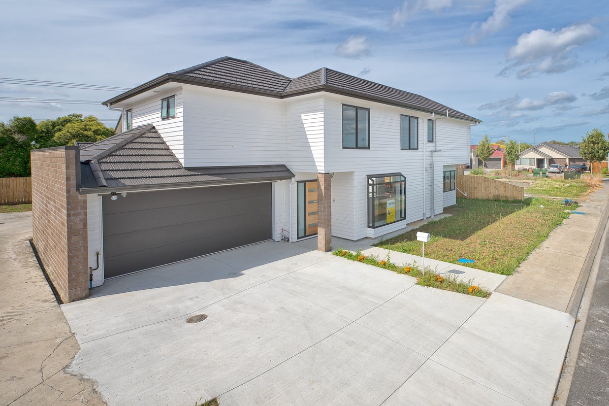 39 Tarapiroe Avenue, Takanini, Auckland - Carousel 1