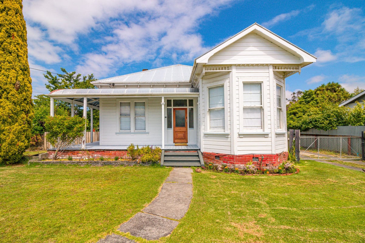 15 Stewart Street, Aramoho, Whanganui - Carousel 1