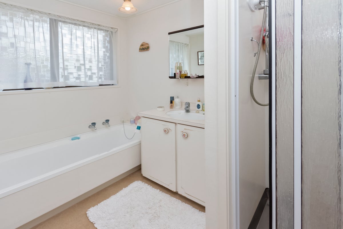2/50 Moore Street, Howick, Auckland - Carousel 10