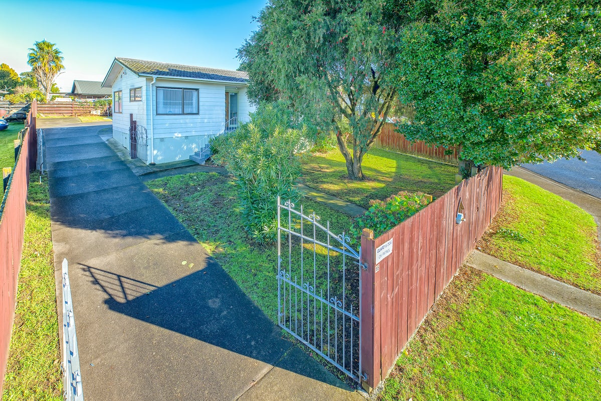 16 Hoturoa Place, Manurewa, Auckland - Carousel 1