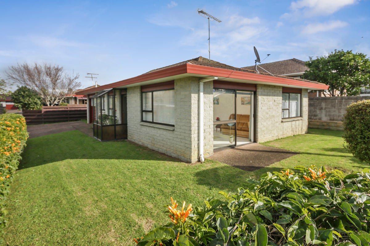 1/23 Kings Road, Panmure, Auckland - Carousel 2