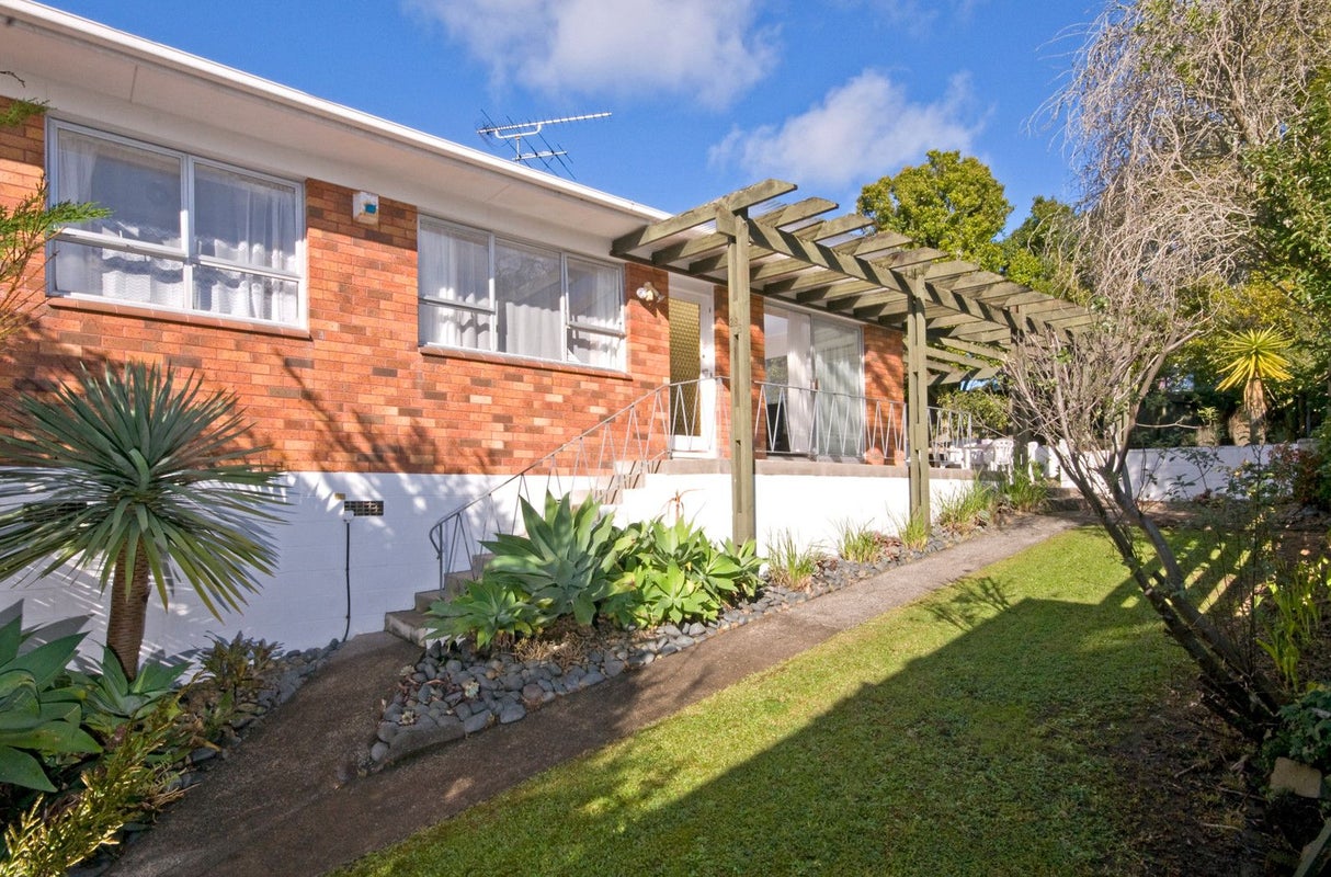 2/29 GLENMORE ROAD, SUNNYHILLS, AUCKLAND - Carousel 1