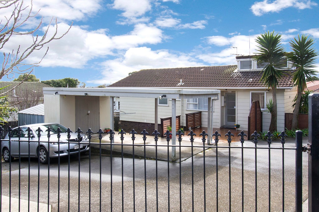 10A Glenshee Place, Highland Park, Auckland - Carousel 1