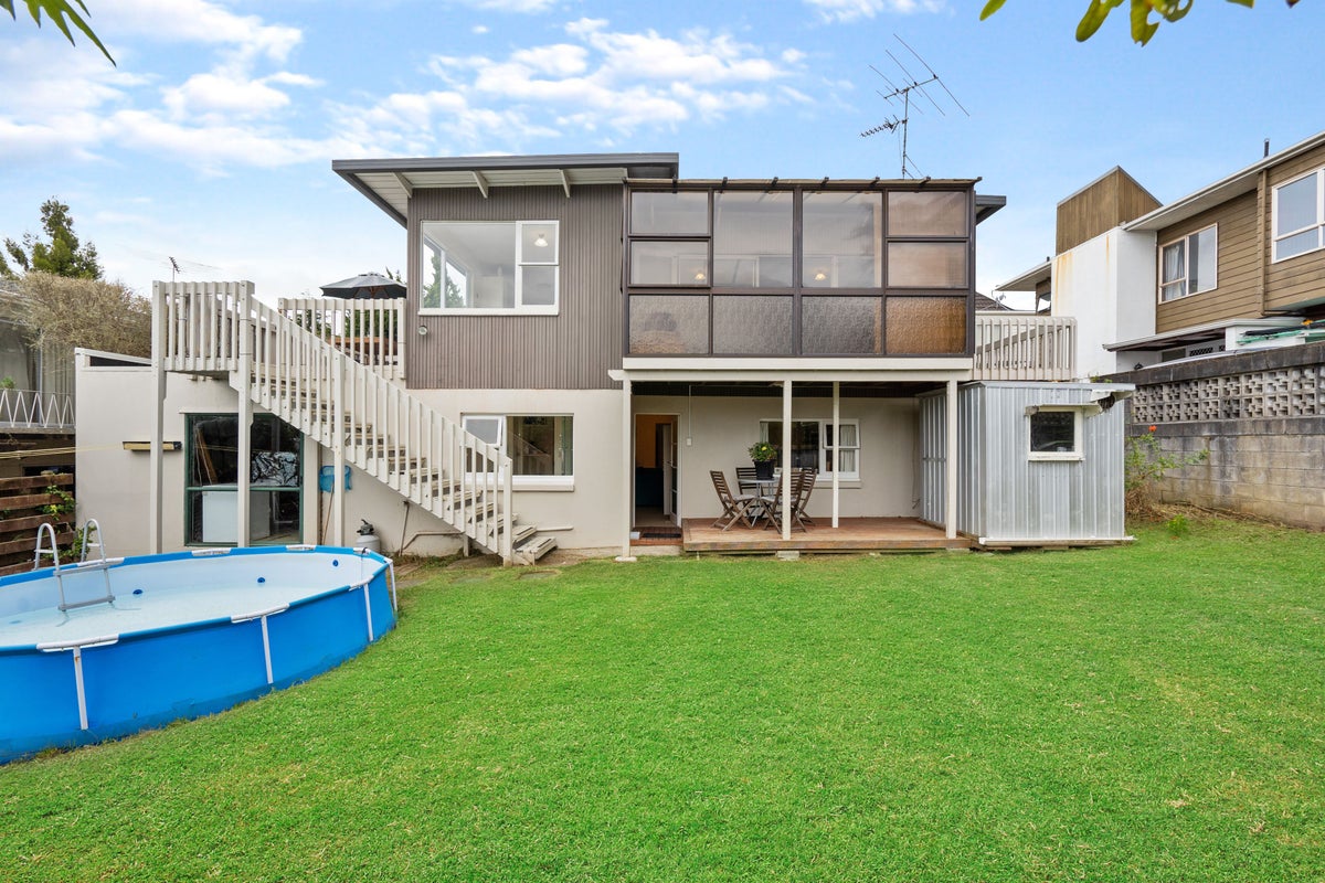 2/20 Holdaway Avenue, Northcote, Auckland - Carousel 2