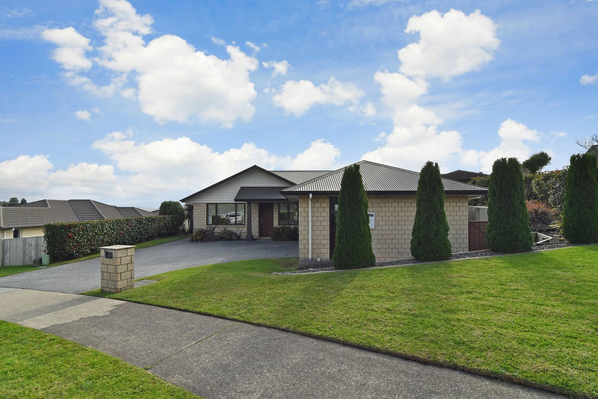 89 Falcon Drive, Welcome Bay, Tauranga - Carousel 1